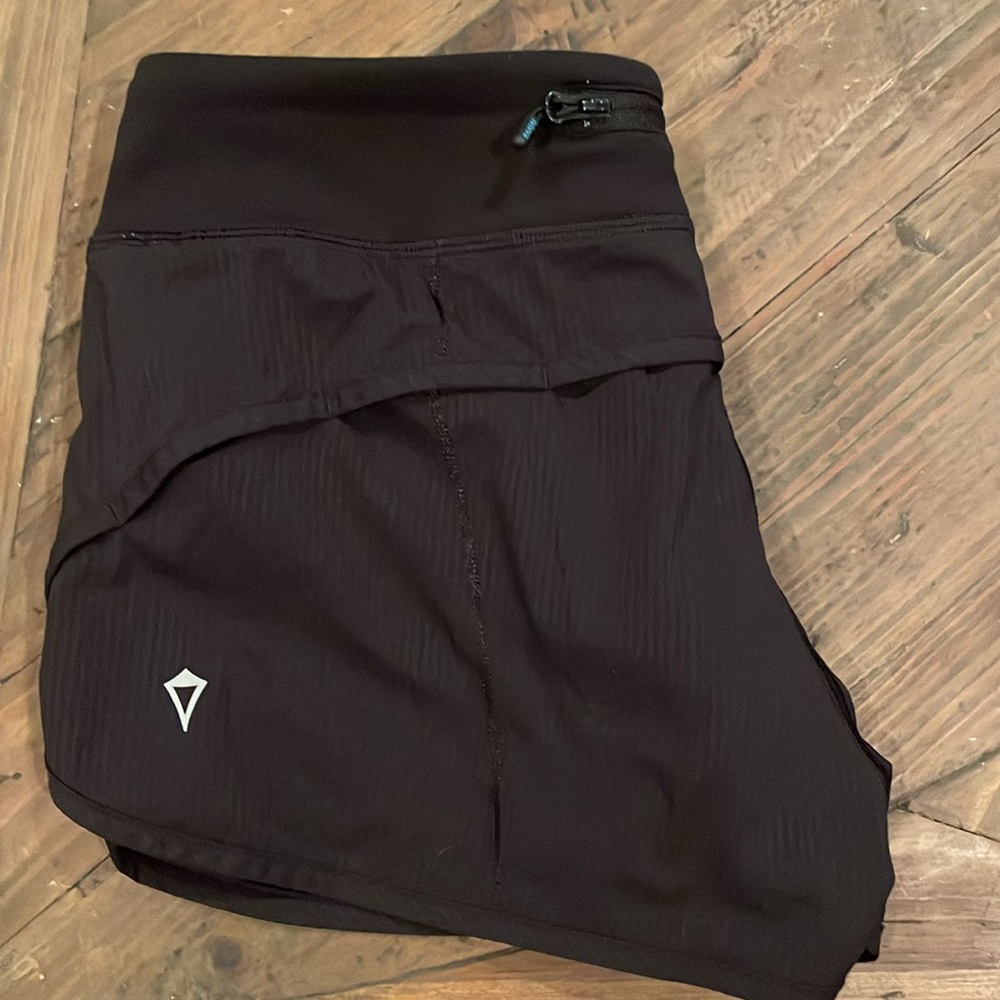 Lululemon Ivivva girls black shorts size 14